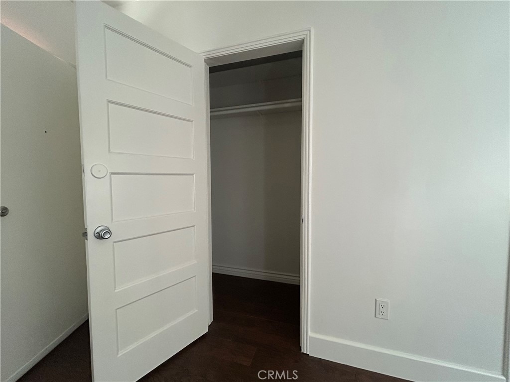 214 E Stocker - Photo 4