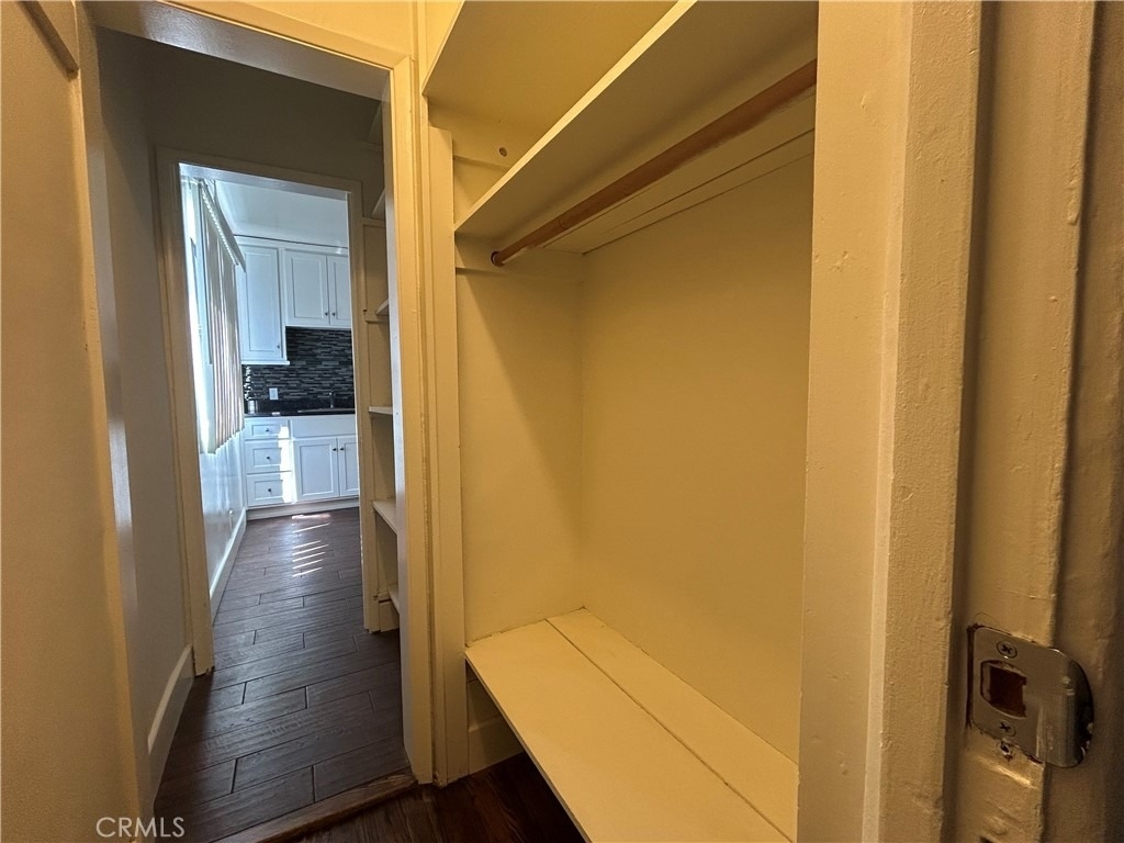 214 E Stocker - Photo 7