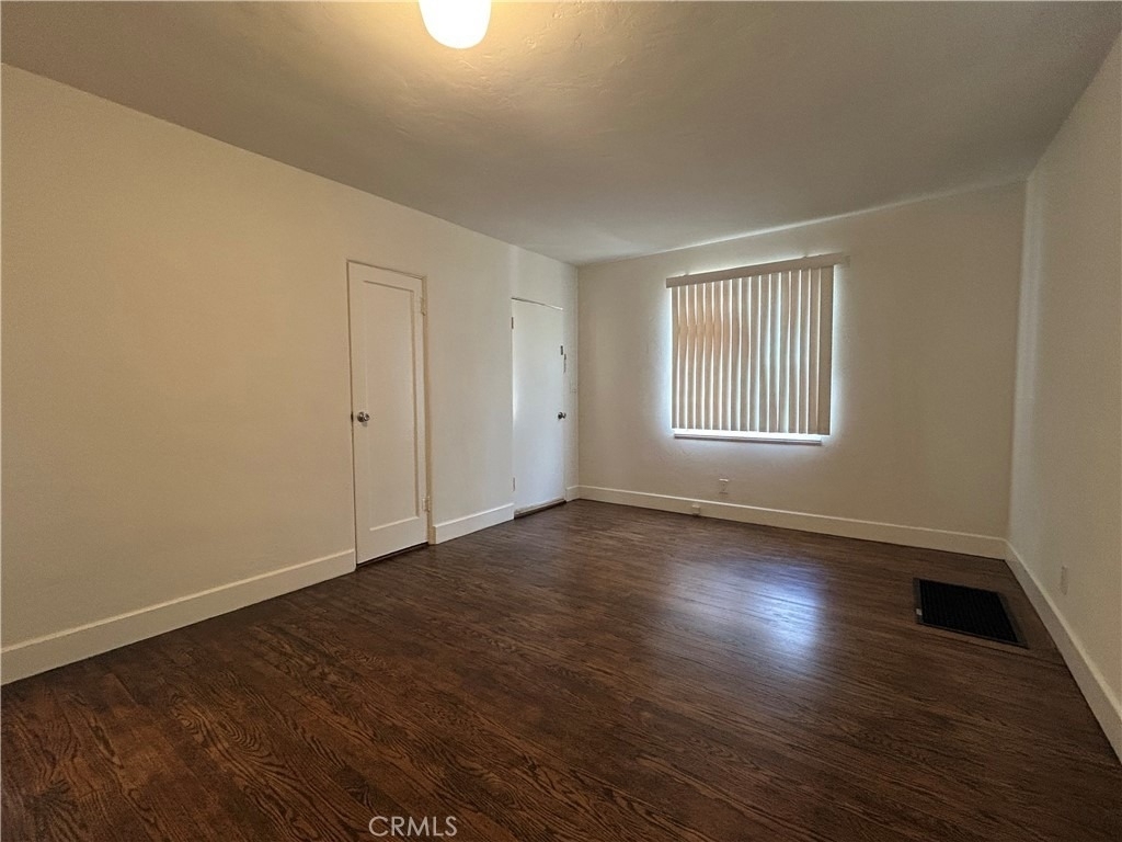 214 E Stocker - Photo 9