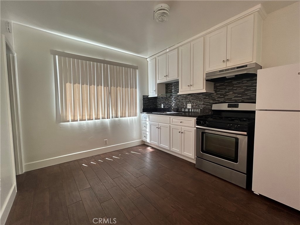 214 E Stocker - Photo 2