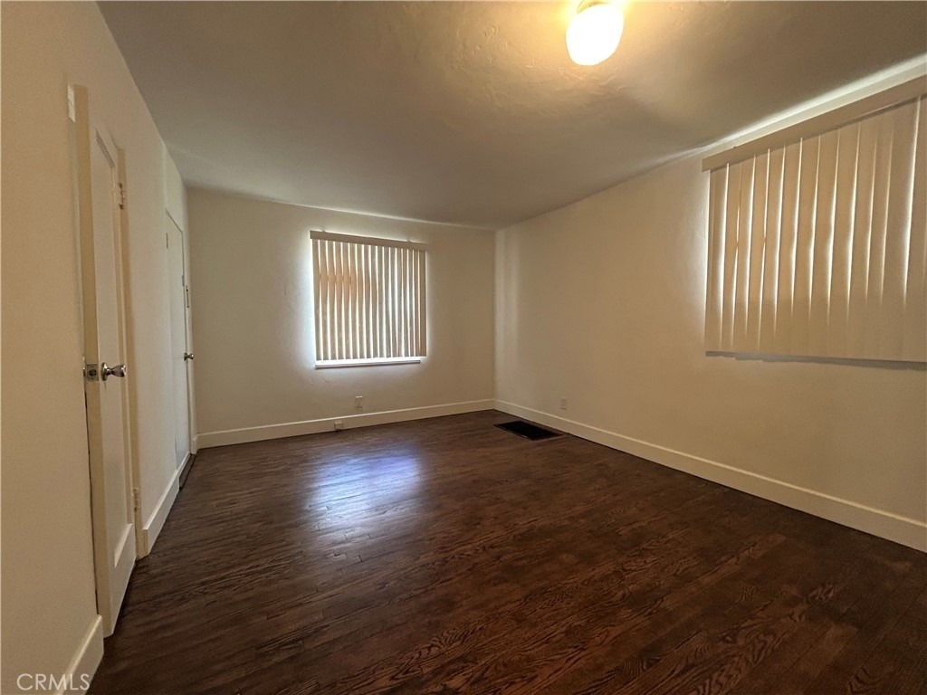 214 E Stocker - Photo 14
