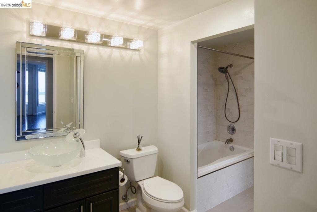 6363 Christie Ave - Photo 5