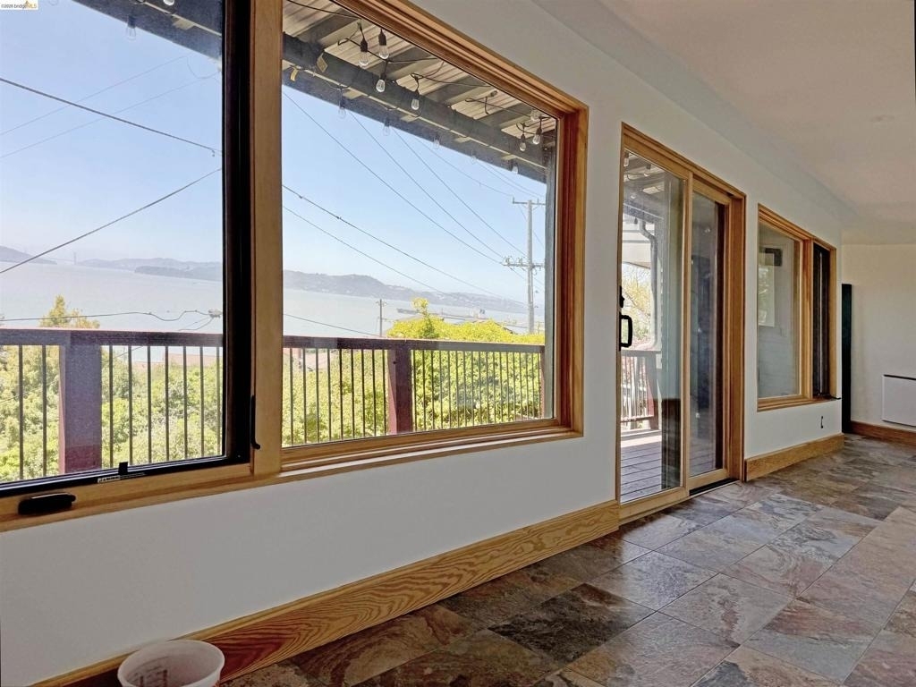 517 Golden Gate Ave - Photo 2