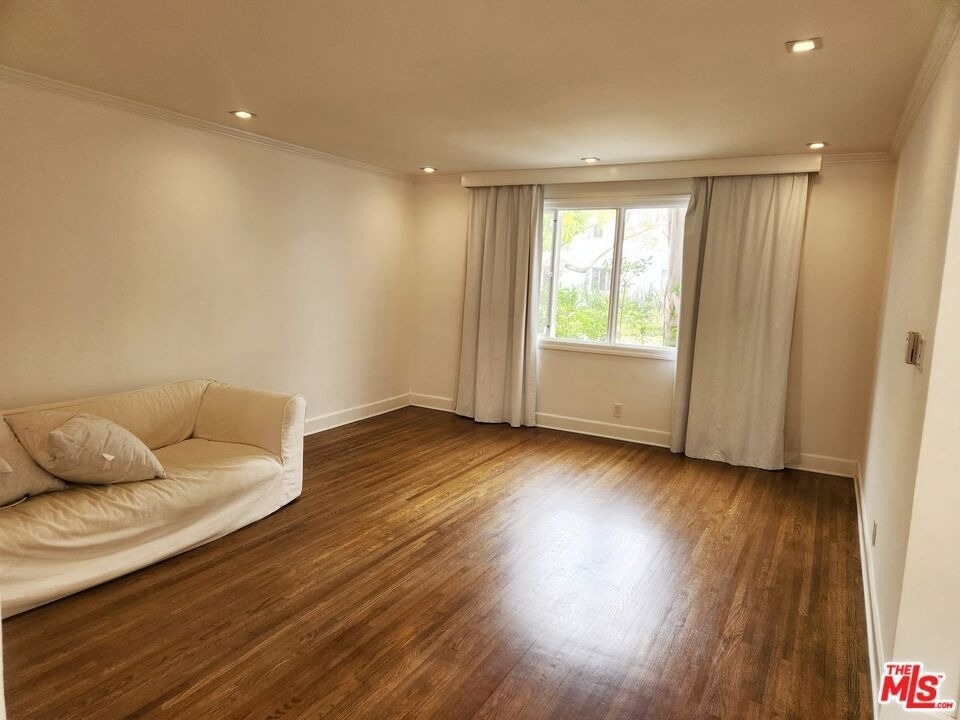 136 San Vicente Blvd - Photo 10