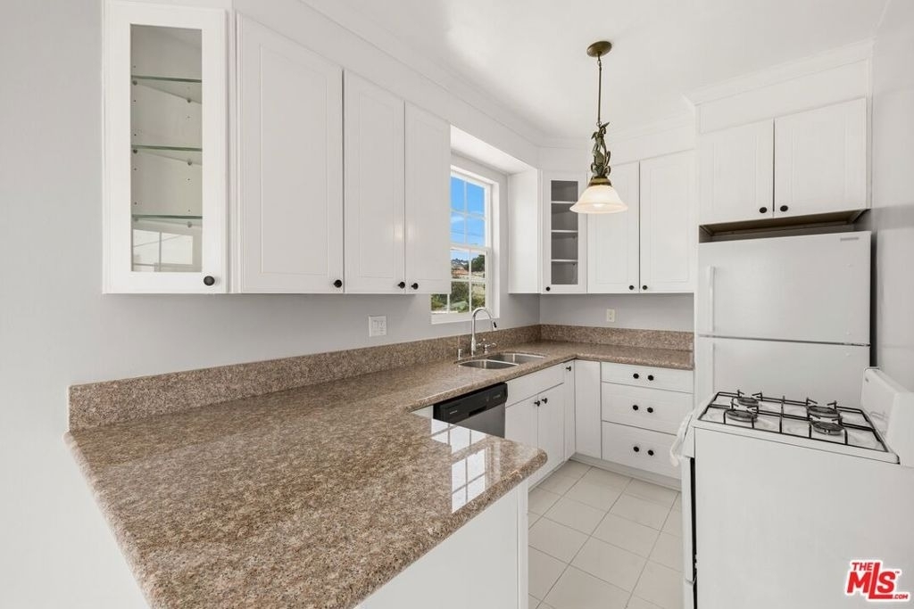 437 N Genesee Avenue - Photo 5