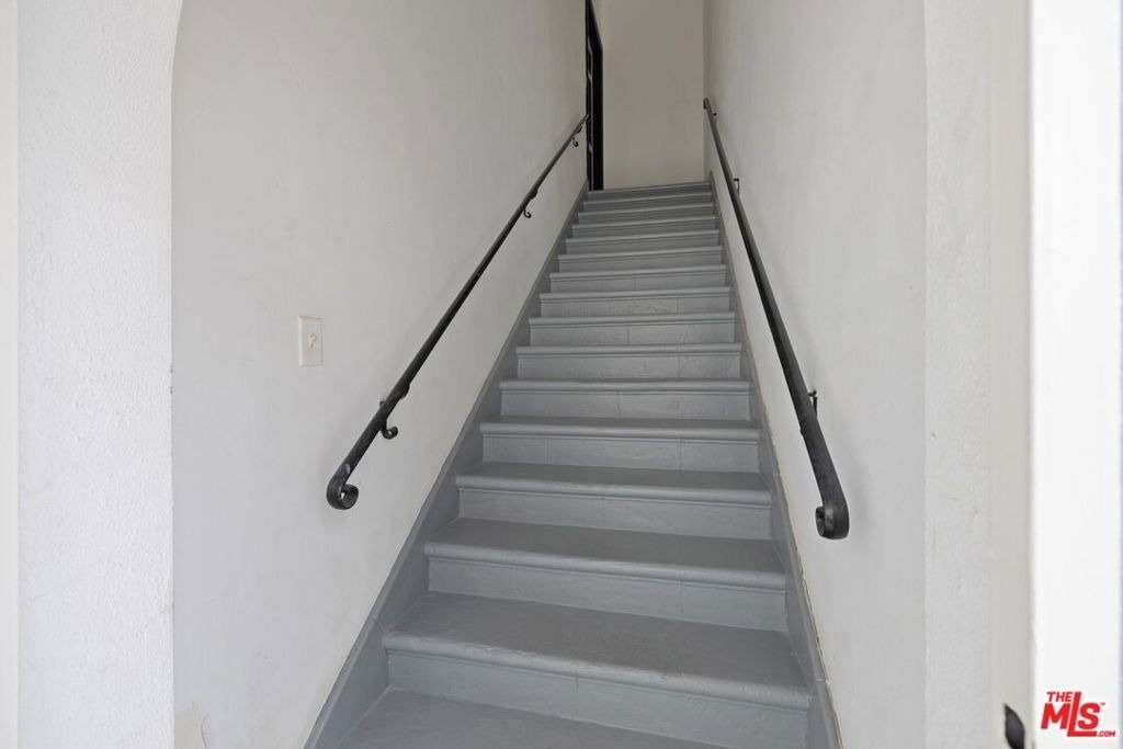 437 N Genesee Avenue - Photo 12