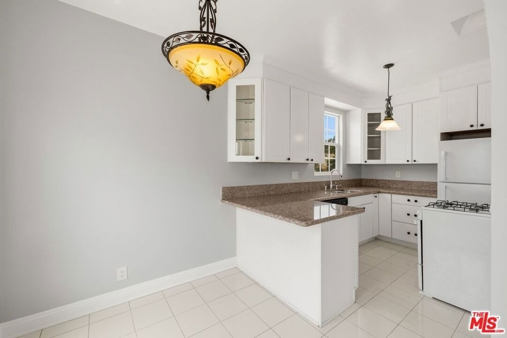 437 N Genesee Avenue - Photo 4