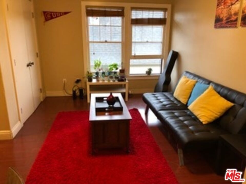 2108 Oak Street - Photo 0