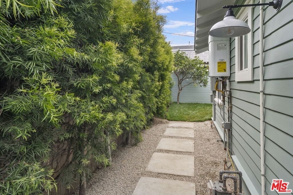 204 S Broadway - Photo 30