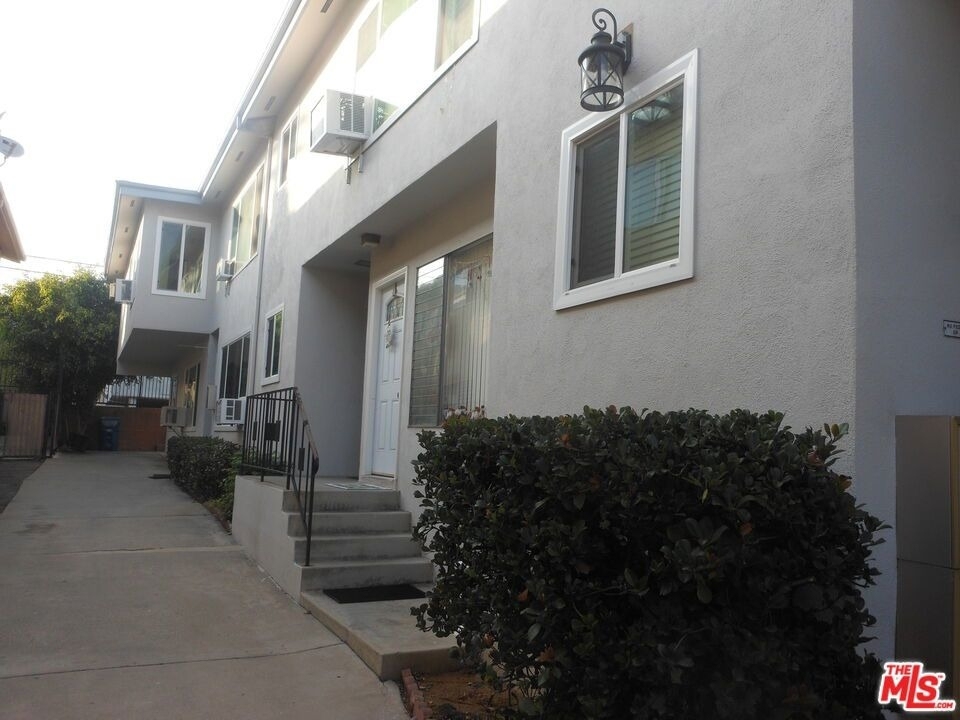 213 S Alexandria Avenue - Photo 1