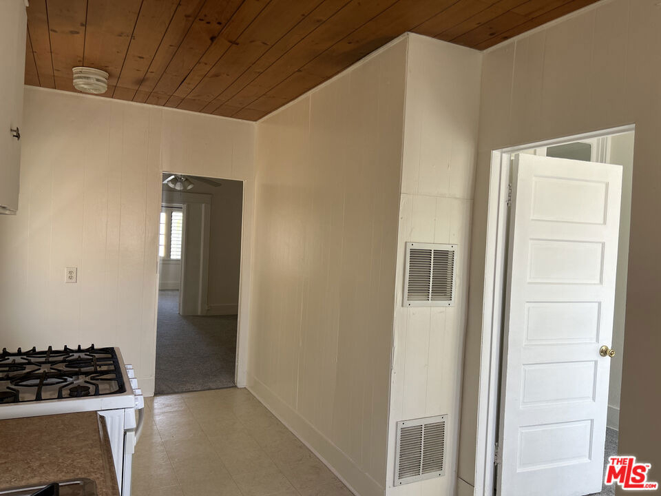 1042 2nd Street - Photo 21
