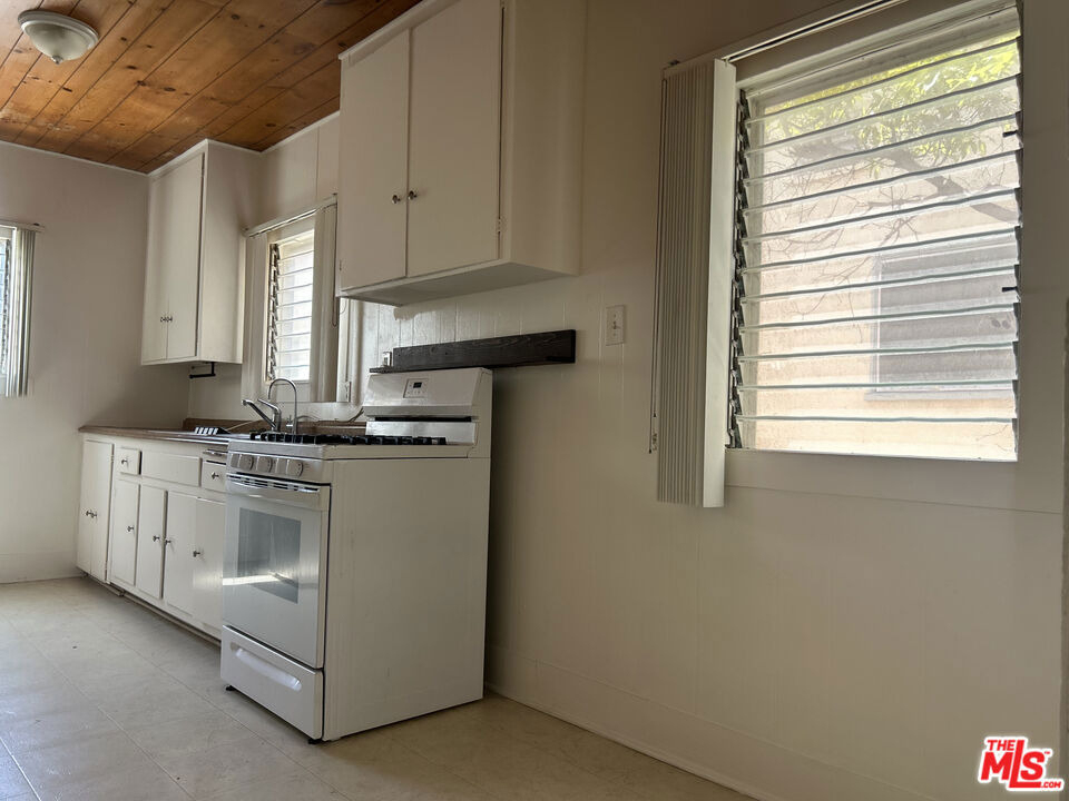 1042 2nd Street - Photo 19