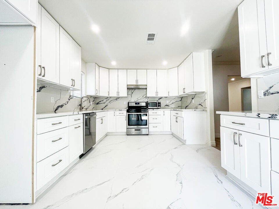 12612 Hatteras Street - Photo 5
