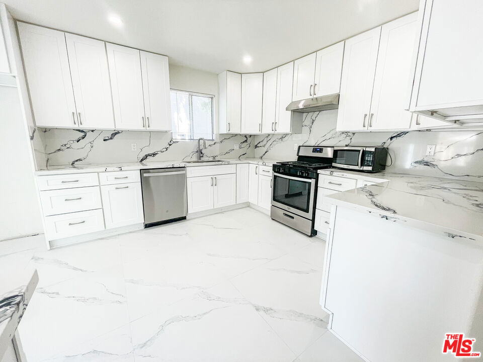 12612 Hatteras Street - Photo 6