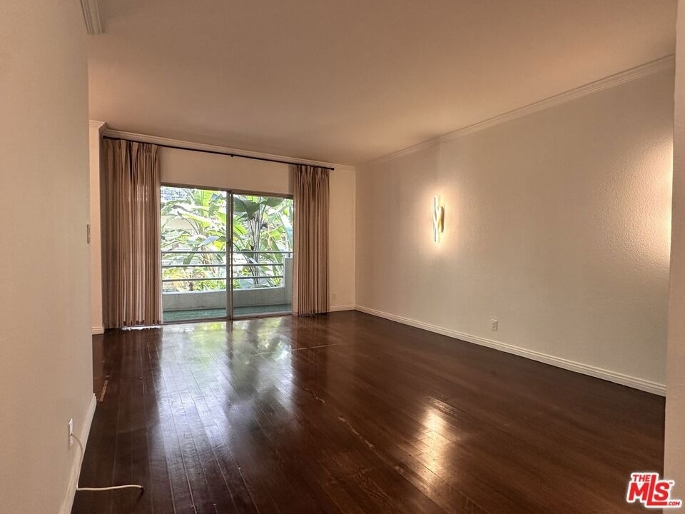 1131 Alta Loma Road - Photo 3