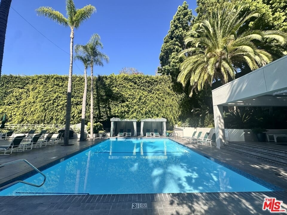 1131 Alta Loma Road - Photo 26