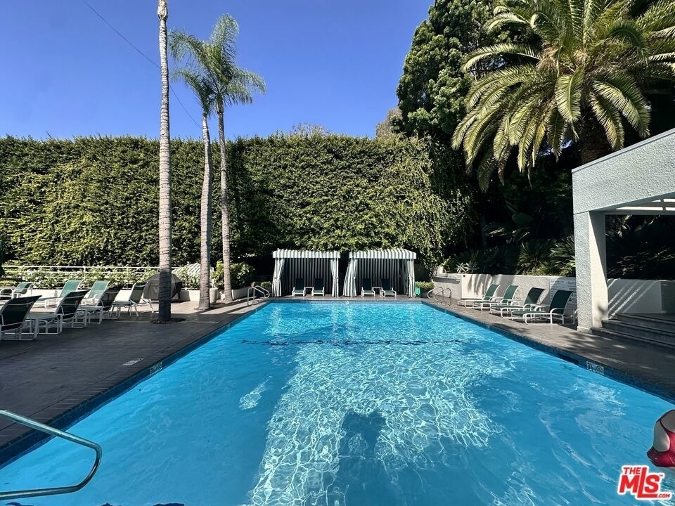 1131 Alta Loma Road - Photo 15