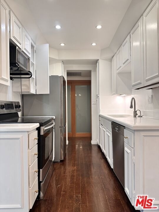 1131 Alta Loma Road - Photo 10