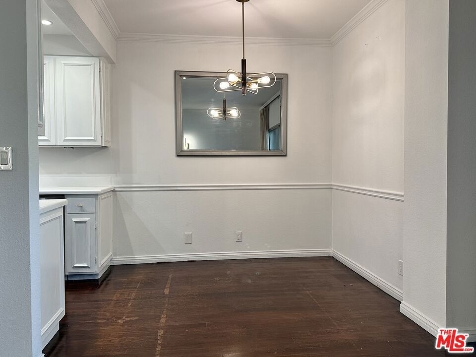 1131 Alta Loma Road - Photo 8