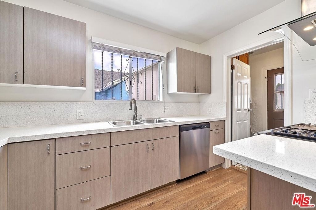 1120 S Plymouth Boulevard - Photo 7