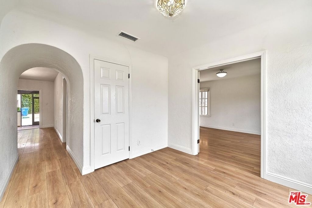 1120 S Plymouth Boulevard - Photo 9