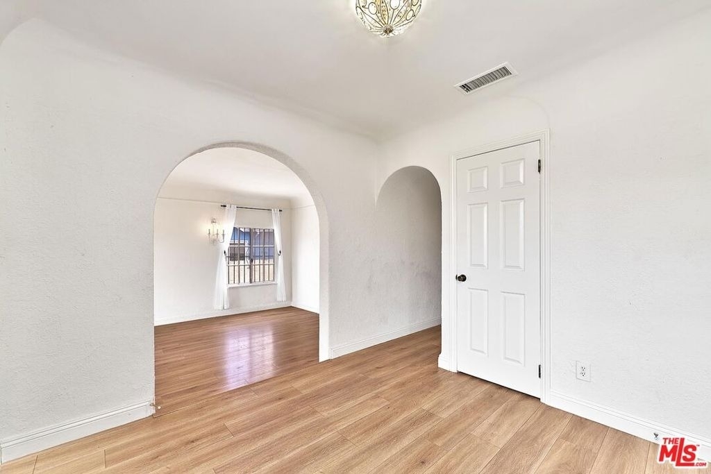1120 S Plymouth Boulevard - Photo 10