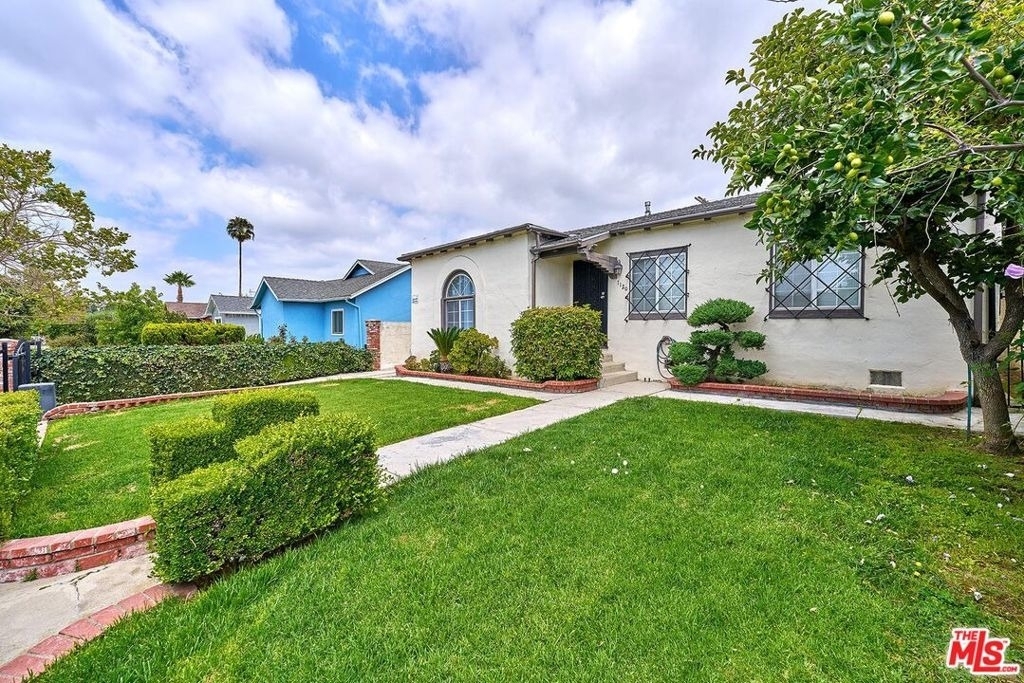 1120 S Plymouth Boulevard - Photo 1