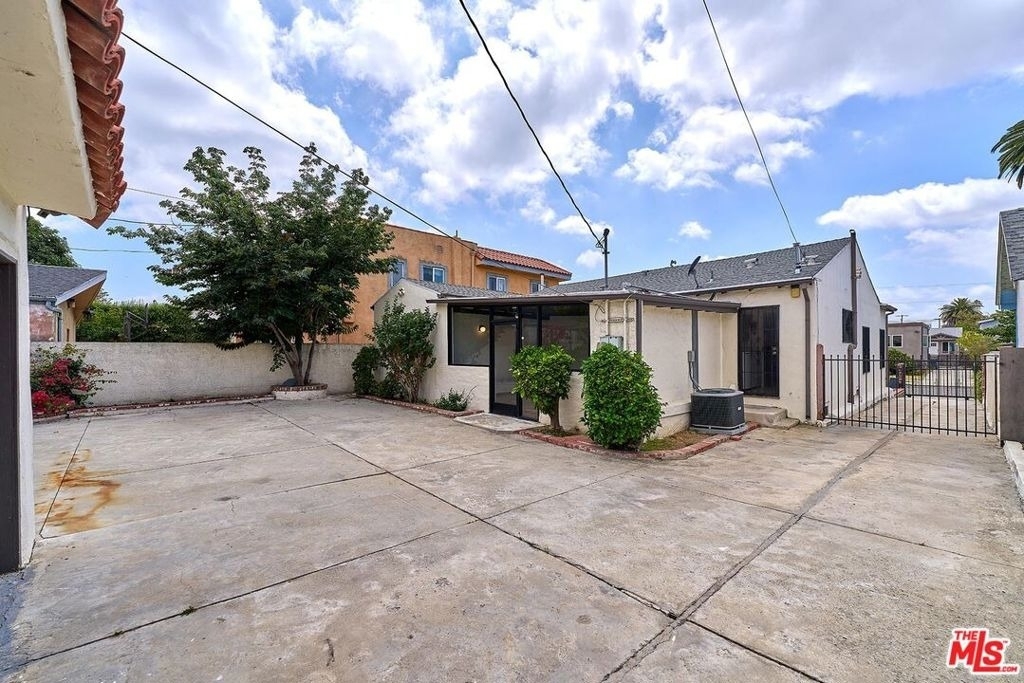 1120 S Plymouth Boulevard - Photo 32