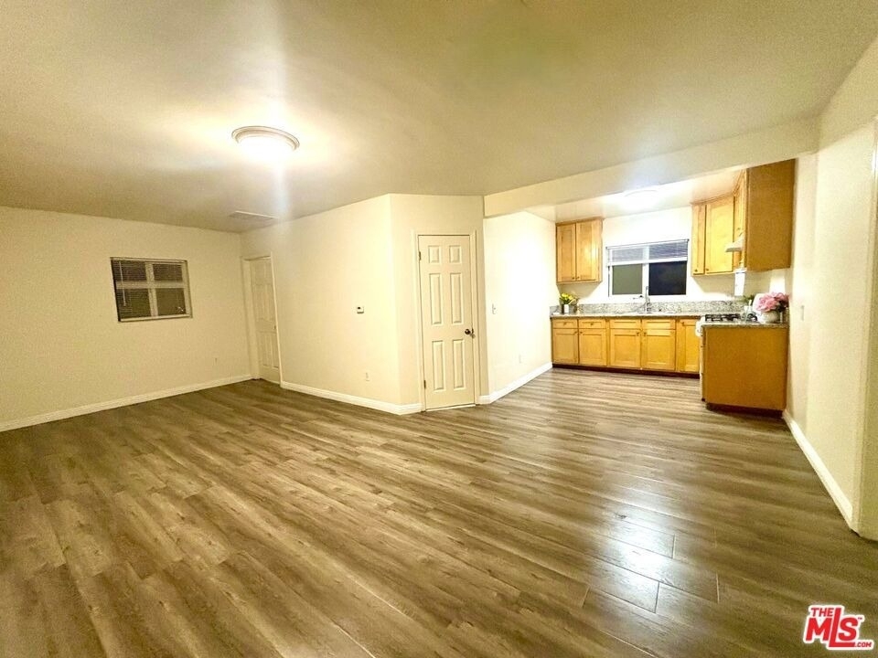 4343 W 4th Street - Photo 5