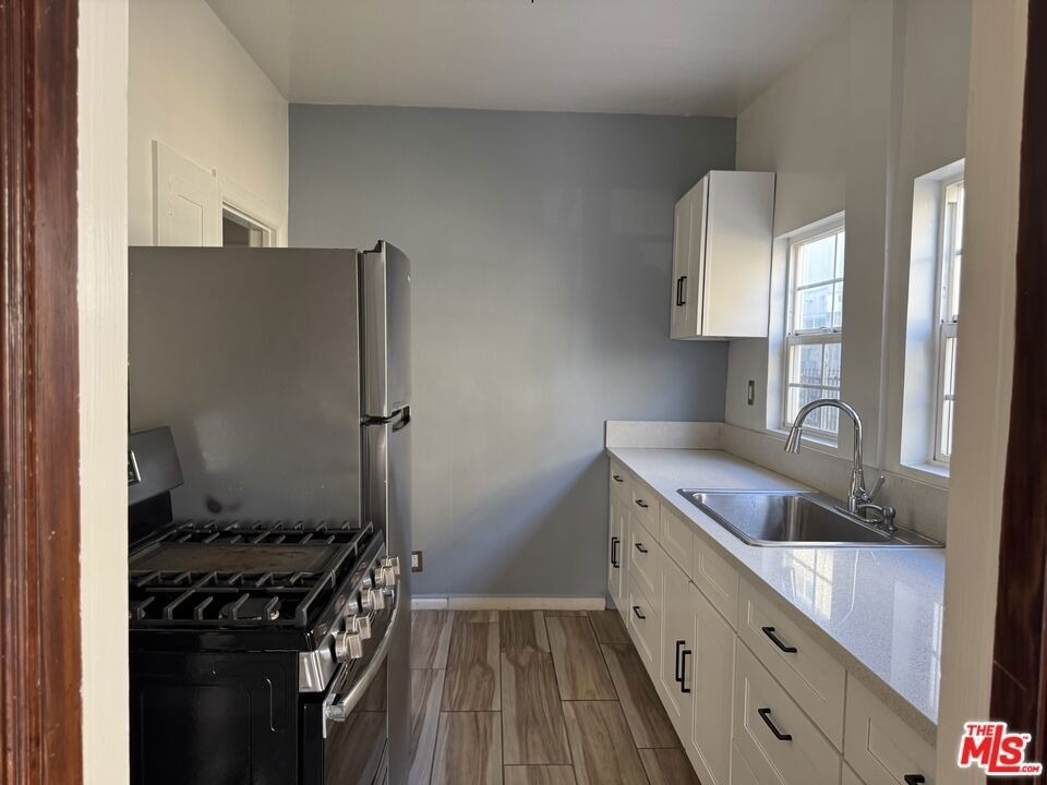 2122 6th Avenue - Photo 2