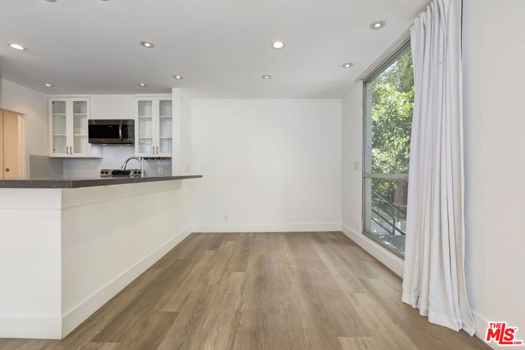 1100 Alta Loma - Photo 11