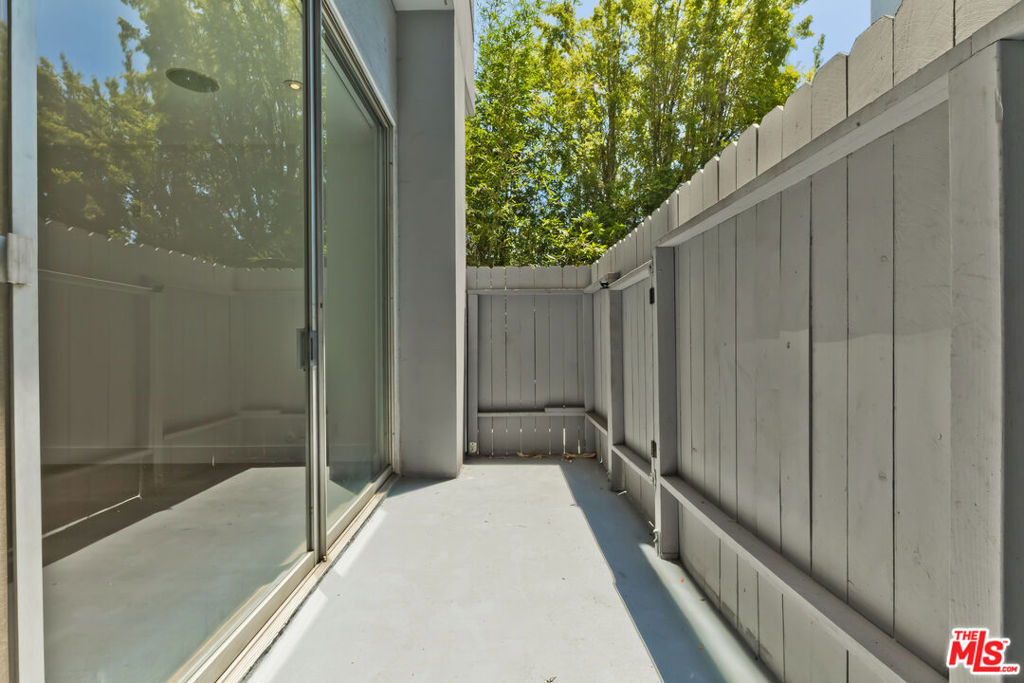 1100 Alta Loma - Photo 14