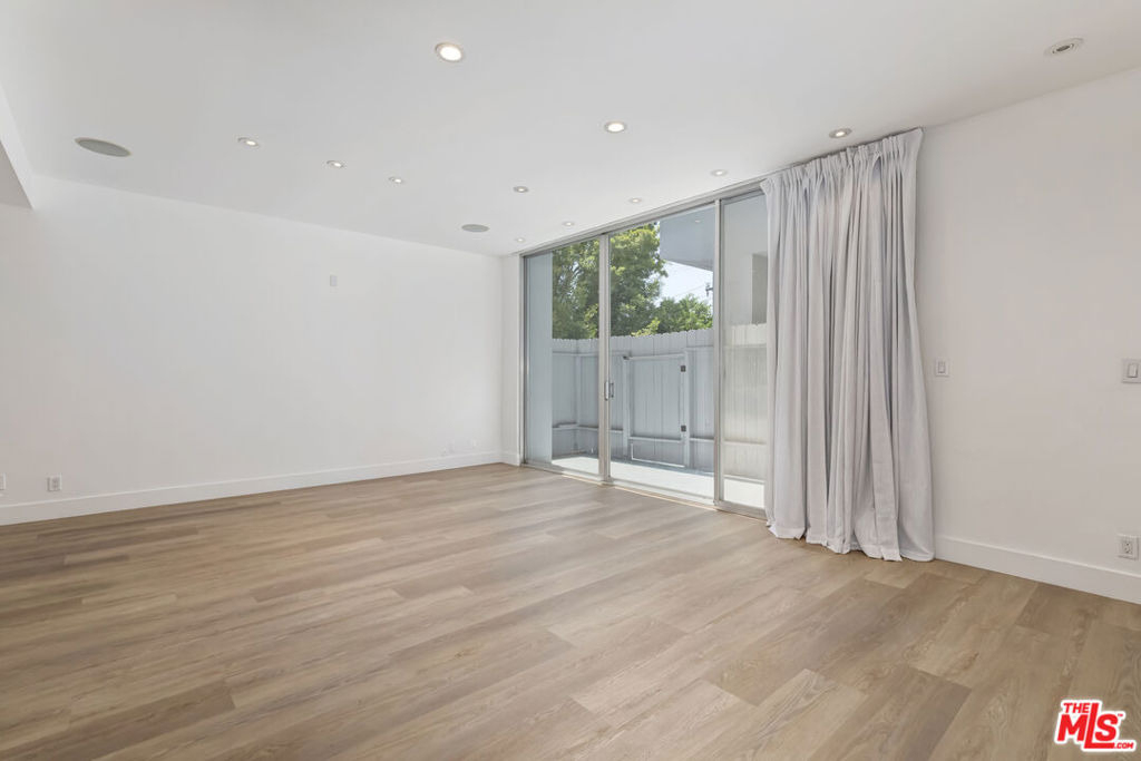 1100 Alta Loma - Photo 4