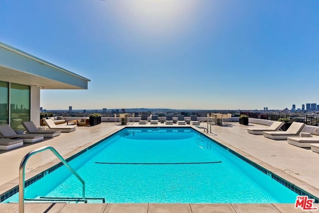 1100 Alta Loma - Photo 1