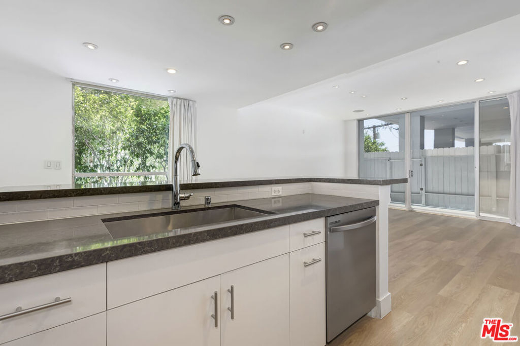 1100 Alta Loma - Photo 9