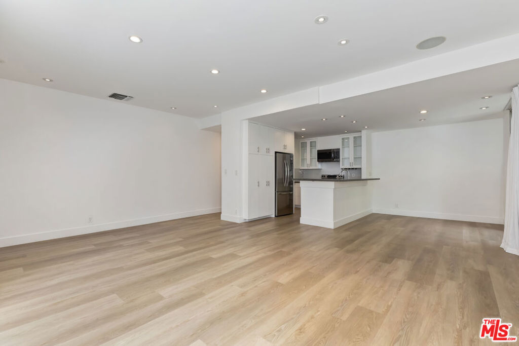 1100 Alta Loma - Photo 10