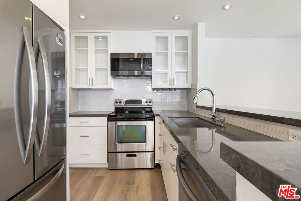 1100 Alta Loma - Photo 7
