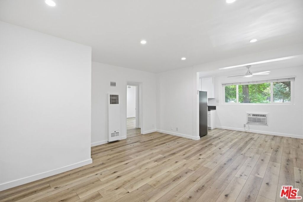4916 Hazeltine Avenue - Photo 0