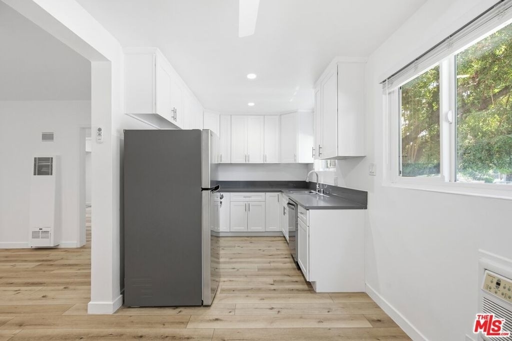 4916 Hazeltine Avenue - Photo 4