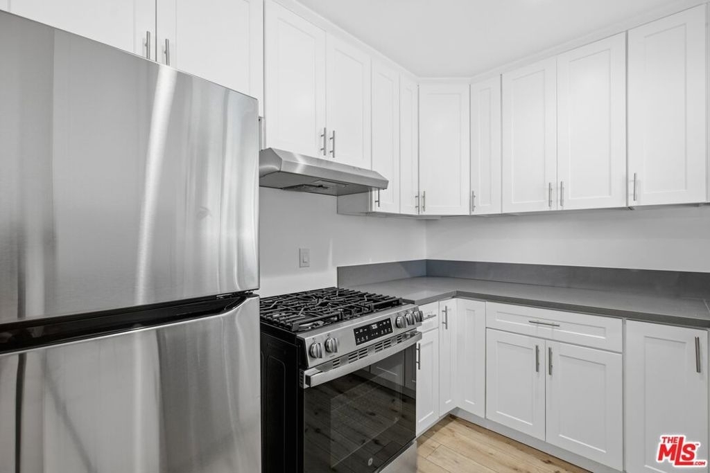 4916 Hazeltine Avenue - Photo 5