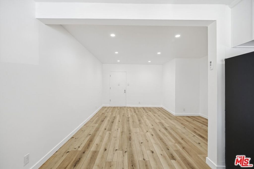 4916 Hazeltine Avenue - Photo 3