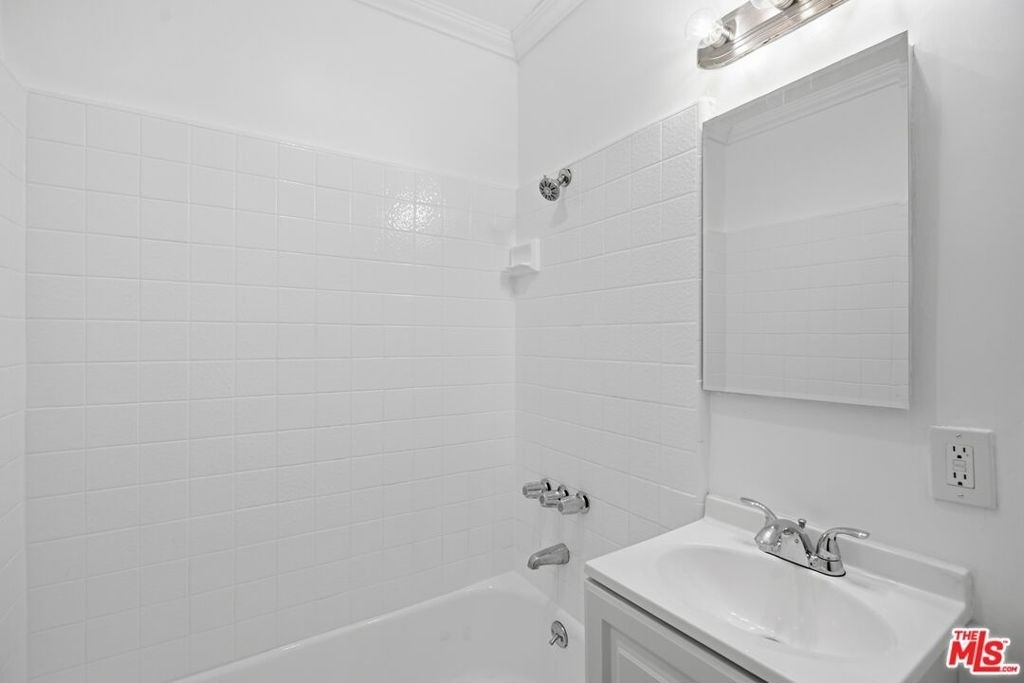 4916 Hazeltine Avenue - Photo 12