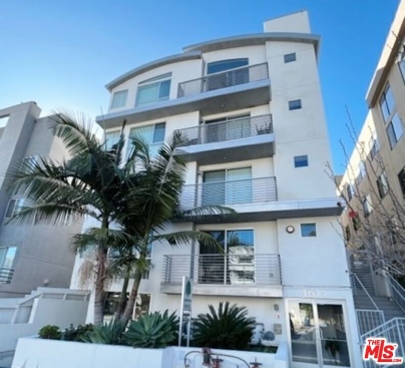 1611 S Beverly Glen - Photo 0