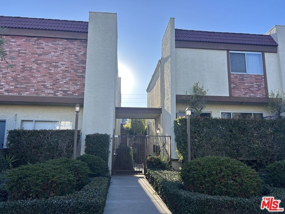 2452 Chelsea Place - Photo 0