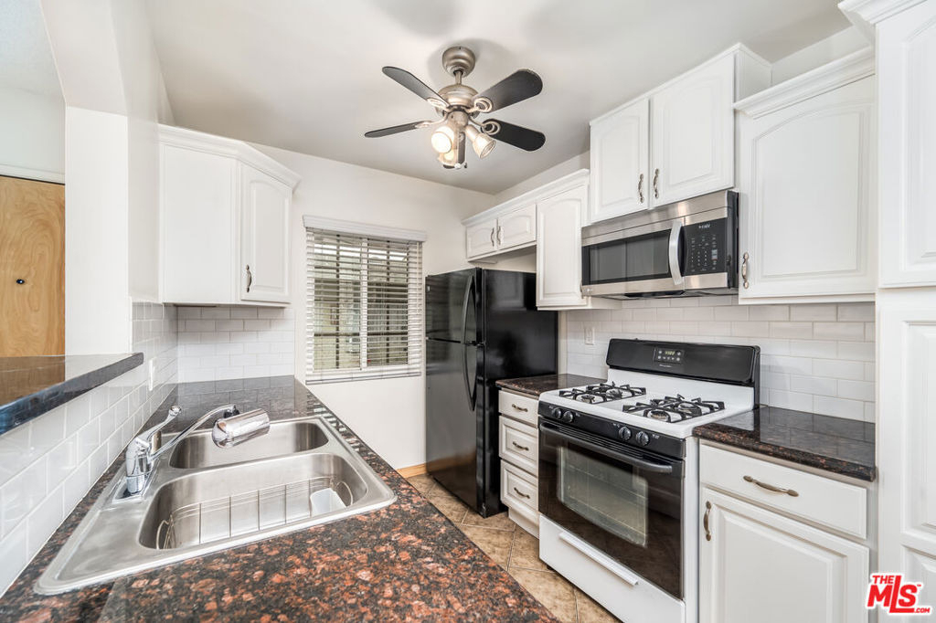 1937 S Shenandoah Street - Photo 4