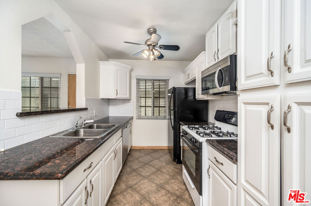1937 S Shenandoah Street - Photo 5