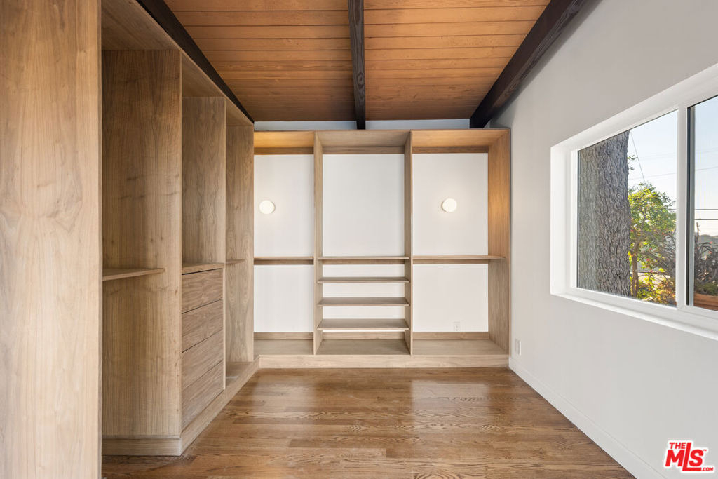 2065 Kew Drive - Photo 10