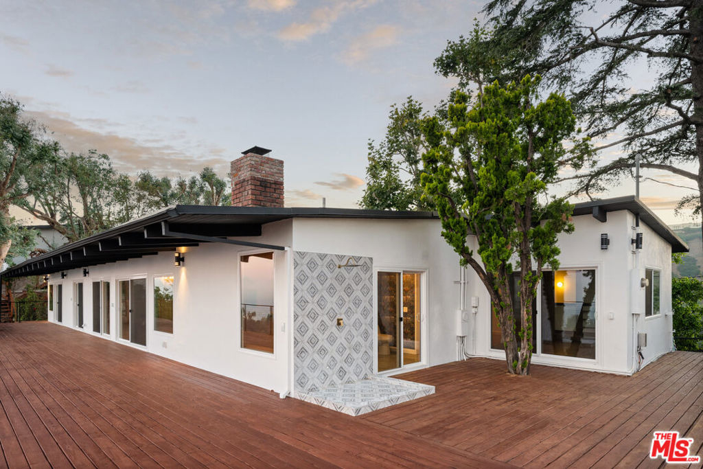 2065 Kew Drive - Photo 19