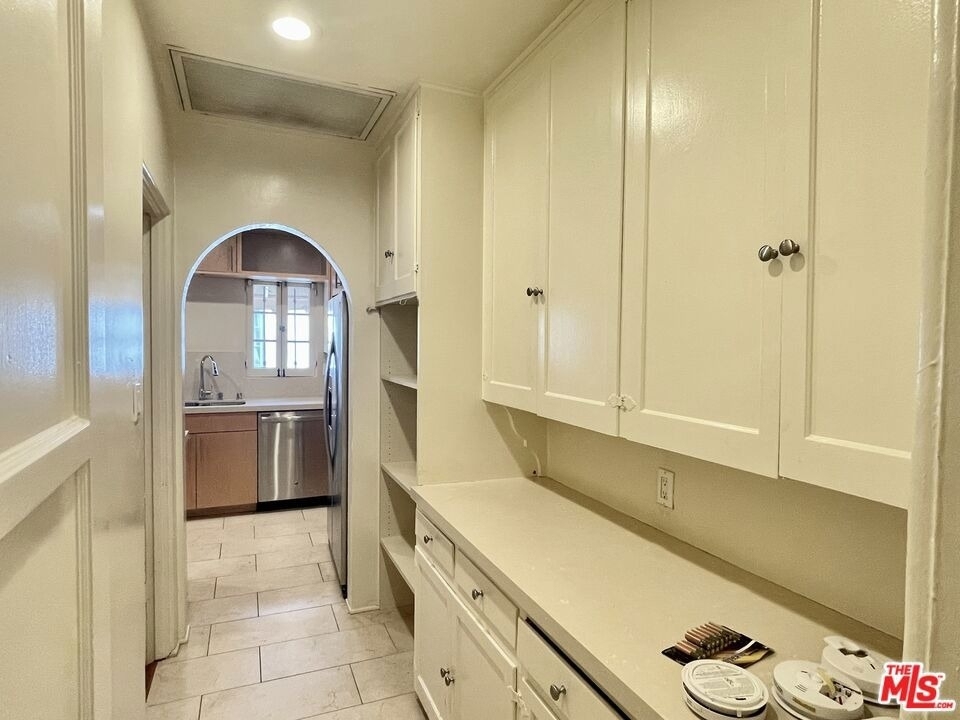 203 N Doheny Drive - Photo 8