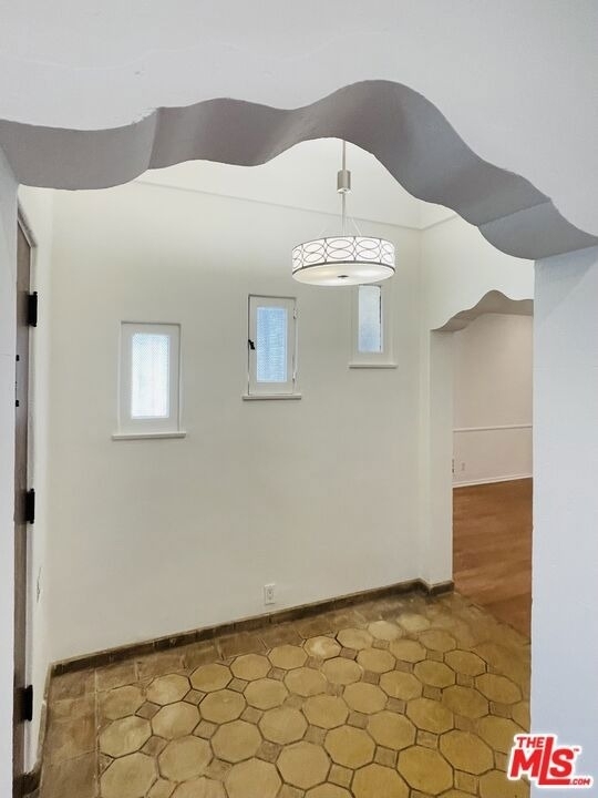 203 N Doheny Drive - Photo 3